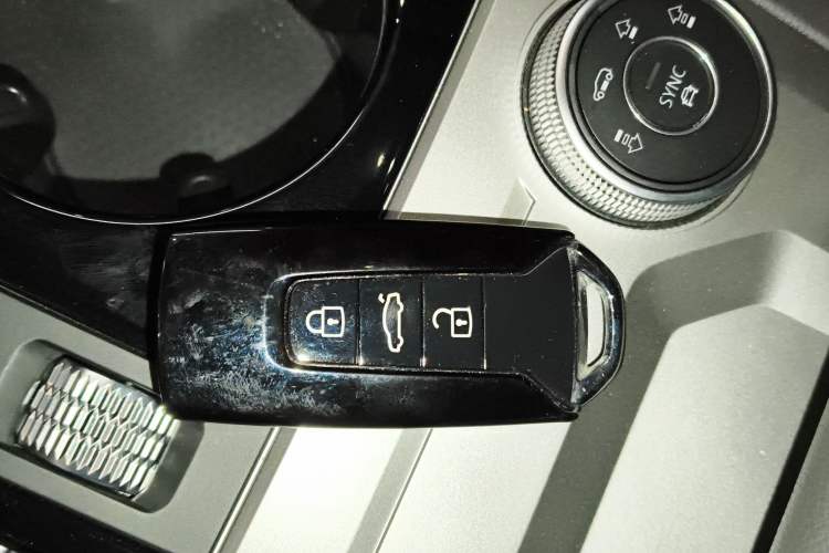 Used Volkswagen Touareg 2022 3.0 TSI Luxury Edition Black Diamond Sport Package Vehicle Key