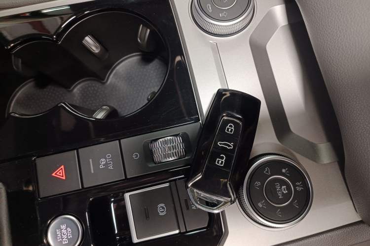Used Volkswagen Touareg 2022 3.0 TSI Luxury Edition Black Diamond Sport Package Vehicle Key
