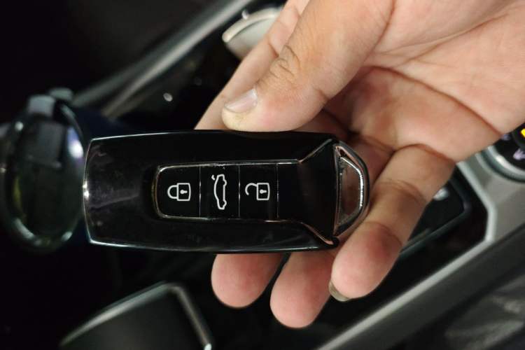 Used Volkswagen Touareg 2022 3.0 TSI Luxury Edition Black Diamond Sport Package Vehicle Key