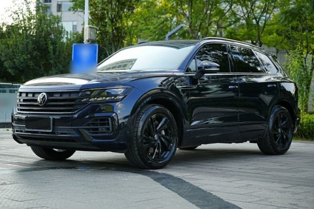 Ojetý Volkswagen Touareg 2022 3.0 TSI Luxury Edition Black Diamond Sport Package