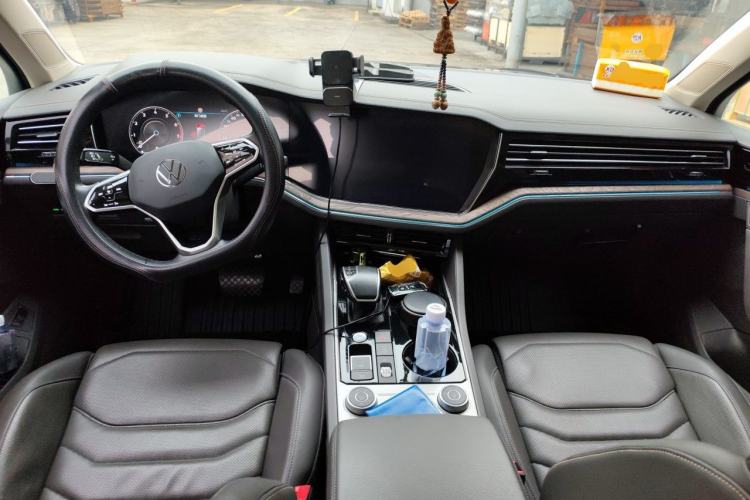 Used Volkswagen Touareg 2022 3.0 TSI Prestige Edition Classic Sport Package Center Console