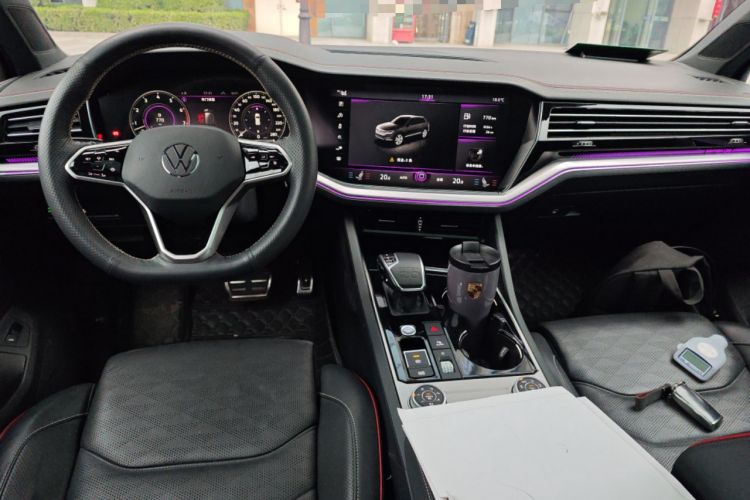 Used Volkswagen Touareg 2022 3.0 TSI Prestige 20th Anniversary Special Edition Center Console