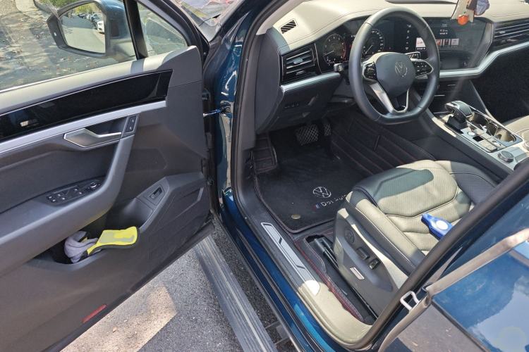 Used Volkswagen Touareg 2022 2.0 TSI RuiShang Edition Driver Seat