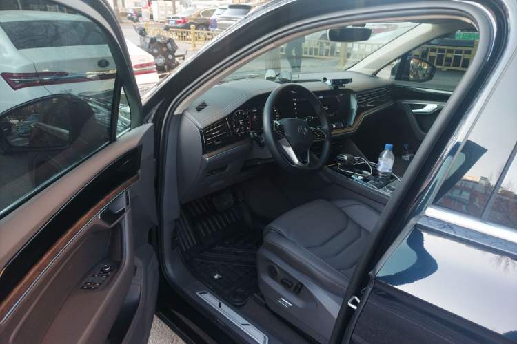 Used Volkswagen Touareg 2022 2.0 TSI RuiShang Edition Driver Seat