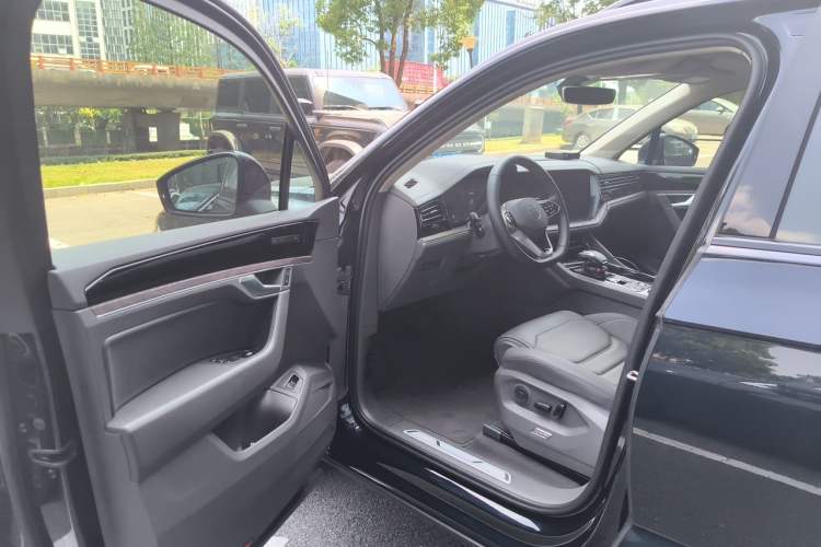Used Volkswagen Touareg 2022 3.0 TSI Prestige Edition Classic Sport Package Driver Seat