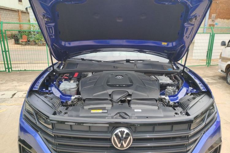 Used Volkswagen Touareg 2022 3.0 TSI Luxury Edition Black Diamond Sport Package Engine Bay