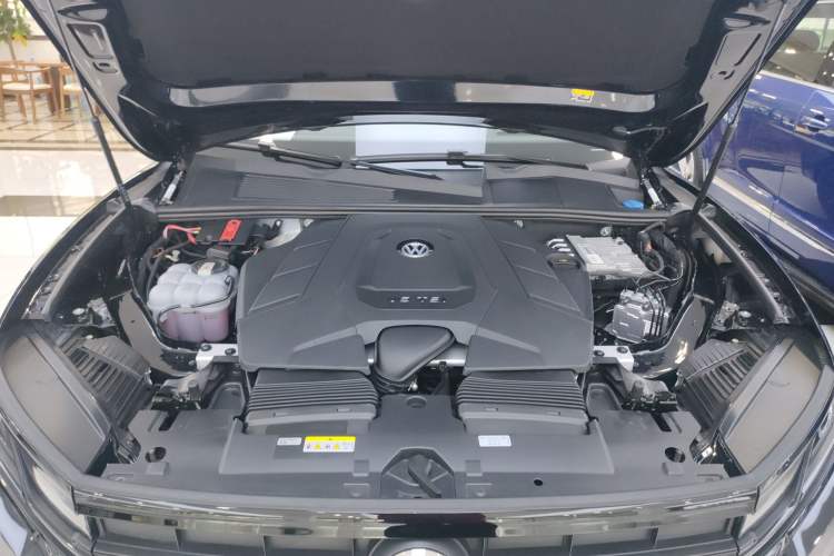 Used Volkswagen Touareg 2022 3.0 TSI Luxury Edition Black Diamond Sport Package Engine Bay