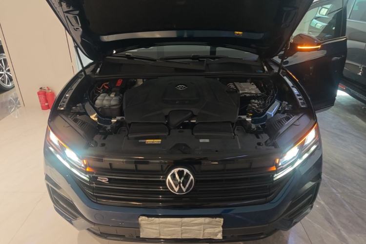 Used Volkswagen Touareg 2022 3.0 TSI Luxury Edition Black Diamond Sport Package Engine Bay
