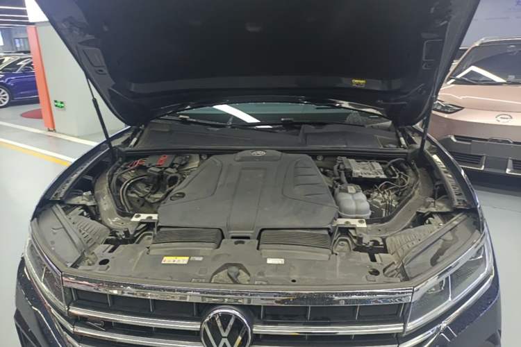 Used Volkswagen Touareg 2022 2.0 TSI RuiShang Edition Engine Bay