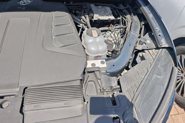Used Volkswagen Touareg 2022 2.0 TSI RuiShang Edition Engine Bay Left