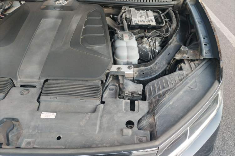 Used Volkswagen Touareg 2022 2.0 TSI RuiShang Edition Engine Bay Left