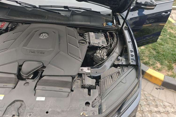 Used Volkswagen Touareg 2022 3.0 TSI Prestige 20th Anniversary Special Edition Engine Bay Left