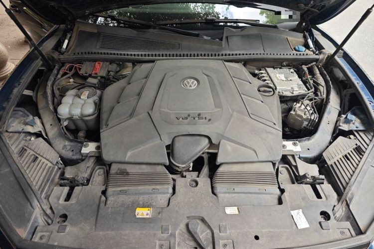 Used Volkswagen Touareg 2022 3.0 TSI Luxury Edition Black Diamond Sport Package Engine Bay