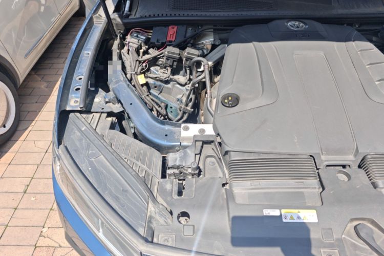 Used Volkswagen Touareg 2022 2.0 TSI RuiShang Edition Engine Bay Right