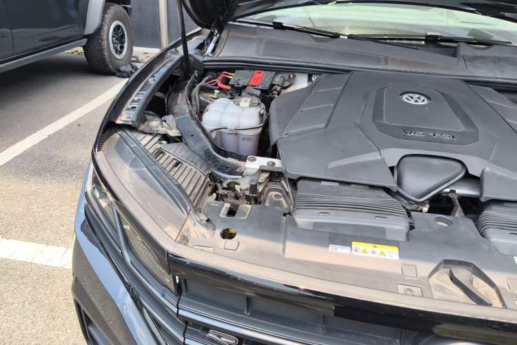 Used Volkswagen Touareg 2022 3.0 TSI Prestige Edition Classic Sport Package Engine Bay Right