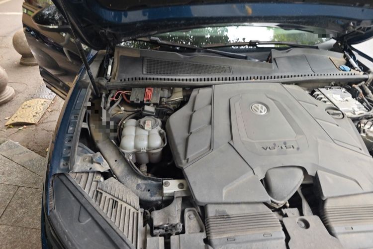 Used Volkswagen Touareg 2022 3.0 TSI Luxury Edition Black Diamond Sport Package Engine Bay Right