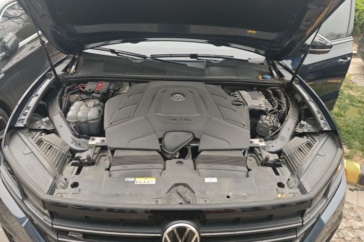 Used Volkswagen Touareg 2022 3.0 TSI Prestige 20th Anniversary Special Edition Engine Bay