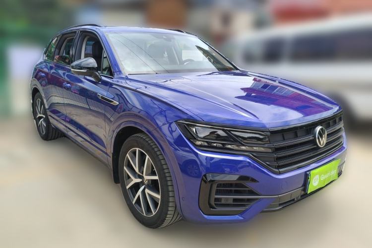 Used Volkswagen Touareg 2022 3.0 TSI Luxury Edition Black Diamond Sport Package Front Right 45 Deg