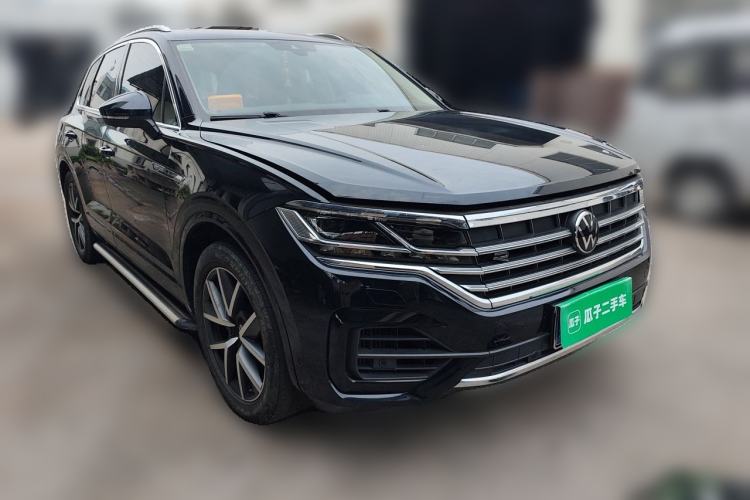Used Volkswagen Touareg 2022 3.0 TSI Prestige Edition Classic Sport Package Front Right 45 Deg