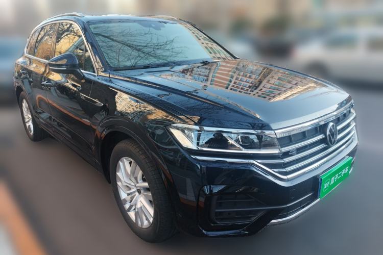 Used Volkswagen Touareg 2022 2.0 TSI RuiShang Edition Front Right 45 Deg