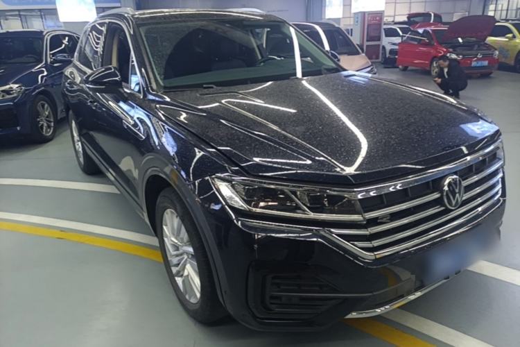 Used Volkswagen Touareg 2022 2.0 TSI RuiShang Edition Front Right 45 Deg