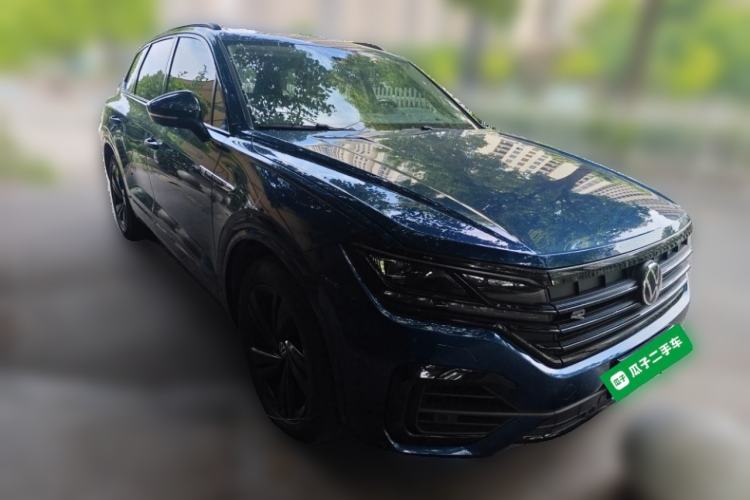 Used Volkswagen Touareg 2022 3.0 TSI Luxury Edition Black Diamond Sport Package Front Right 45 Deg