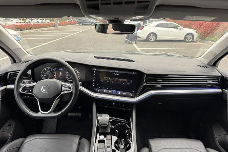 Used Volkswagen Touareg 2022 2.0 TSI RuiShang Edition Interior 4