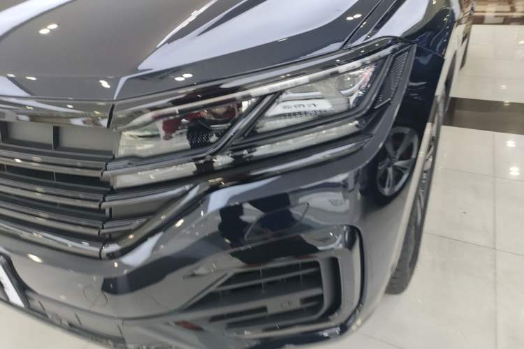 Used Volkswagen Touareg 2022 3.0 TSI Luxury Edition Black Diamond Sport Package Left Front Headlight