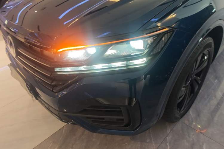 Used Volkswagen Touareg 2022 3.0 TSI Luxury Edition Black Diamond Sport Package Left Front Headlight