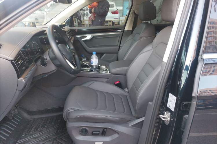 Used Volkswagen Touareg 2022 2.0 TSI RuiShang Edition Left Front Seat