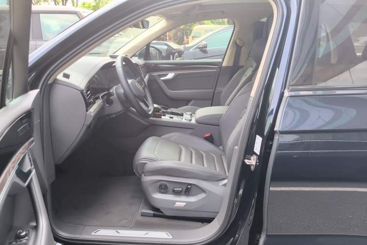 Used Volkswagen Touareg 2022 3.0 TSI Prestige Edition Classic Sport Package Left Front Seat