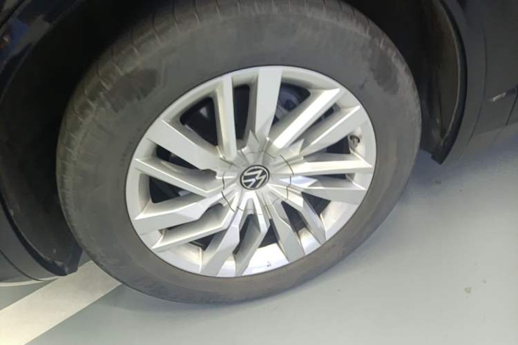 Used Volkswagen Touareg 2022 2.0 TSI RuiShang Edition Left Front Wheel Hub