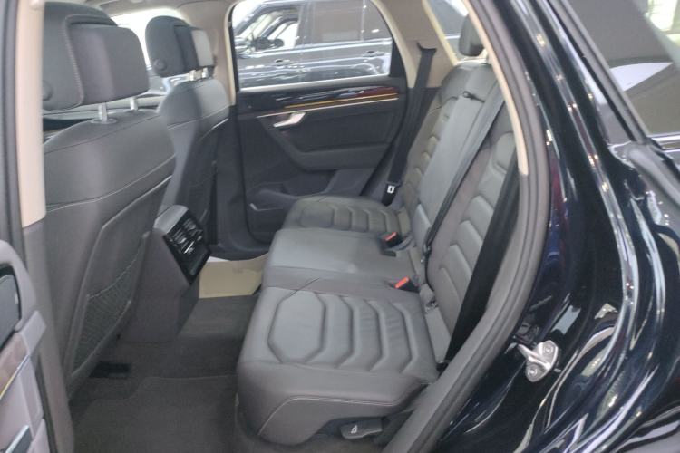 Used Volkswagen Touareg 2022 3.0 TSI Luxury Edition Black Diamond Sport Package Left Rear Seat