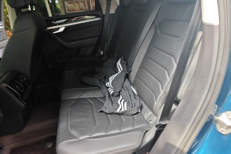 Used Volkswagen Touareg 2022 3.0 TSI Luxury Edition Black Diamond Sport Package Left Rear Seat