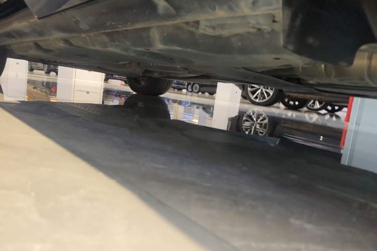 Used Volkswagen Touareg 2022 3.0 TSI Luxury Edition Black Diamond Sport Package Left Side Sill