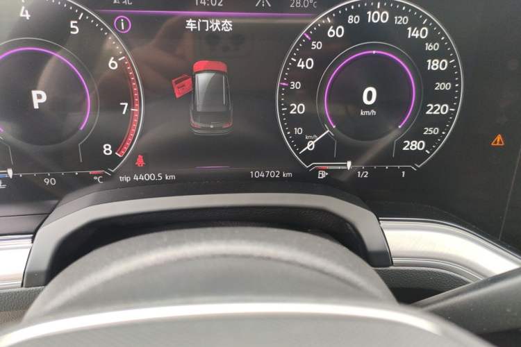 Used Volkswagen Touareg 2022 3.0 TSI Luxury Edition Black Diamond Sport Package Odometer Close Up
