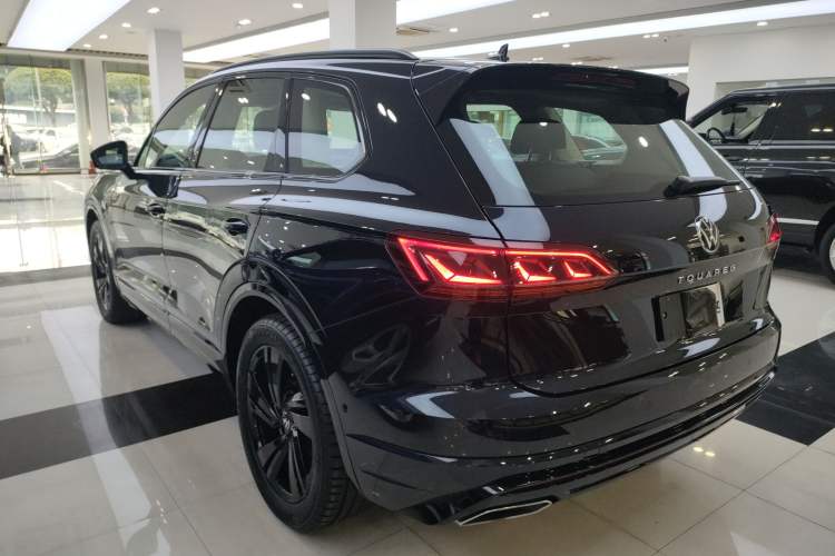 Used Volkswagen Touareg 2022 3.0 TSI Luxury Edition Black Diamond Sport Package Rear Left 45 Deg