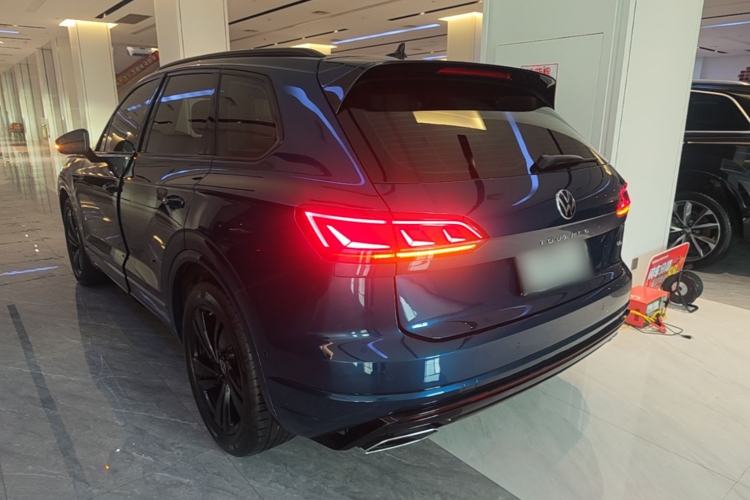 Used Volkswagen Touareg 2022 3.0 TSI Luxury Edition Black Diamond Sport Package Rear Left 45 Deg