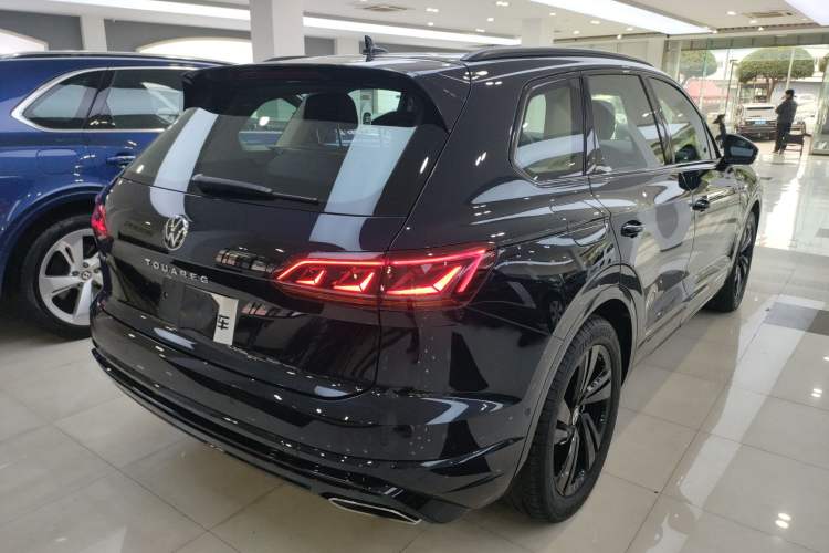 Used Volkswagen Touareg 2022 3.0 TSI Luxury Edition Black Diamond Sport Package Rear Right 45 Deg