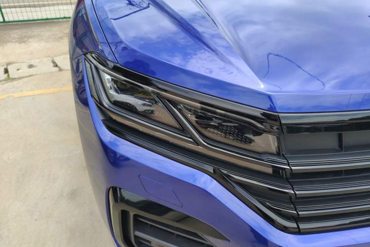 Used Volkswagen Touareg 2022 3.0 TSI Luxury Edition Black Diamond Sport Package Right Front Headlight