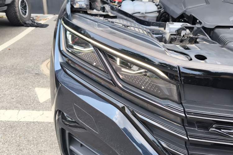 Used Volkswagen Touareg 2022 3.0 TSI Prestige Edition Classic Sport Package Right Front Headlight