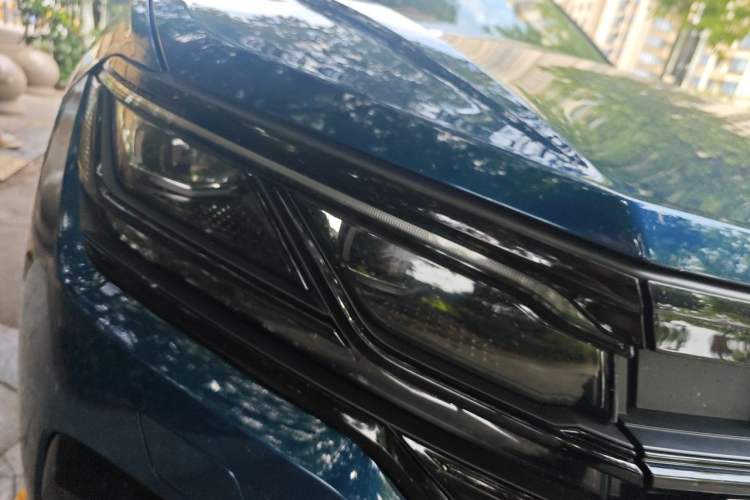 Used Volkswagen Touareg 2022 3.0 TSI Luxury Edition Black Diamond Sport Package Right Front Headlight