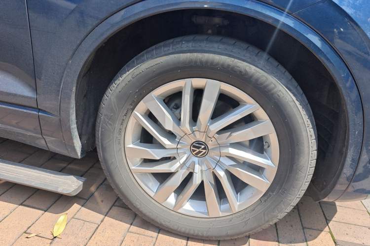 Used Volkswagen Touareg 2022 2.0 TSI RuiShang Edition Right Front Wheel Hub