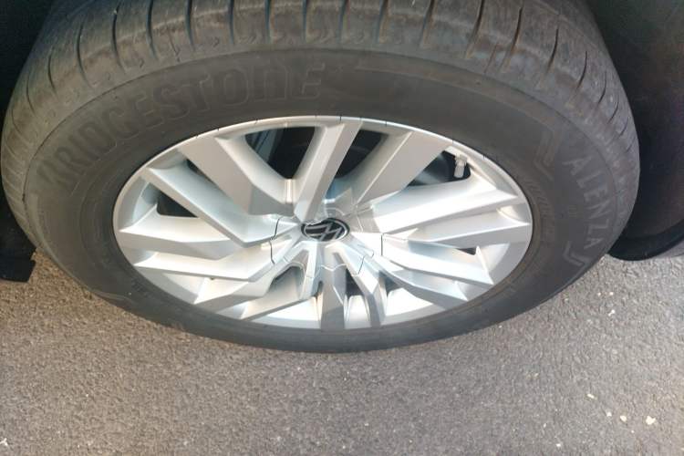 Used Volkswagen Touareg 2022 2.0 TSI RuiShang Edition Right Front Wheel Hub