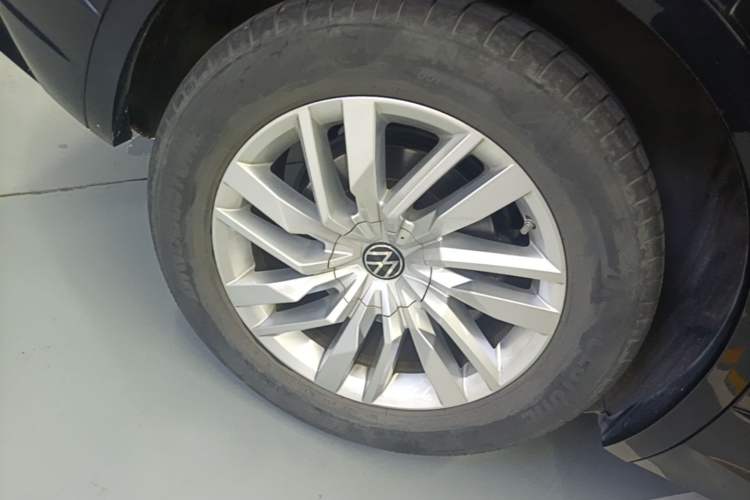 Used Volkswagen Touareg 2022 2.0 TSI RuiShang Edition Right Rear Wheel Hub