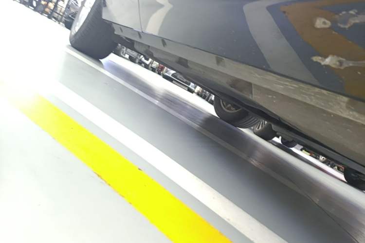 Used Volkswagen Touareg 2022 2.0 TSI RuiShang Edition Right Side Sill