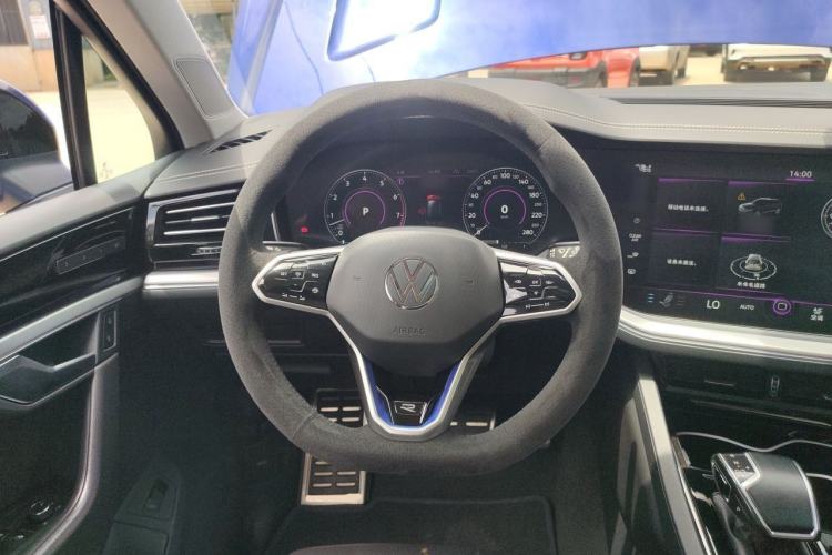 Used Volkswagen Touareg 2022 3.0 TSI Luxury Edition Black Diamond Sport Package Steering Wheel