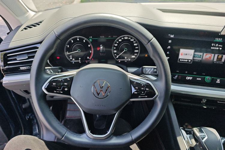 Used Volkswagen Touareg 2022 2.0 TSI RuiShang Edition Steering Wheel