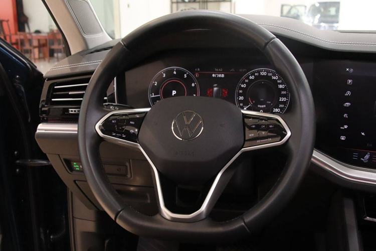 Used Volkswagen Touareg 2022 2.0 TSI RuiShang Edition Steering Wheel