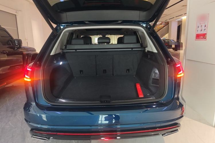 Used Volkswagen Touareg 2022 3.0 TSI Luxury Edition Black Diamond Sport Package Trunk